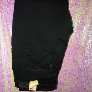 Levi’s mid rise skinny size small I8/34